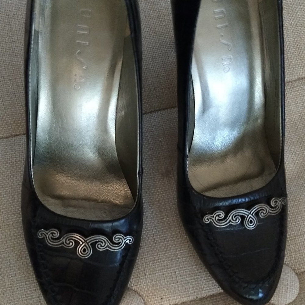 Unisa Genuine Leather Pump in Black Size 6